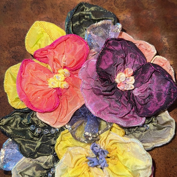 Floral Bouquet Brooch Pin Handmade - Picture 5 of 9